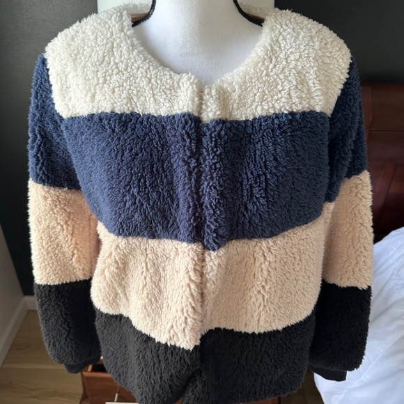 Striped Sherpa Collarless Short Jacket - SIze M - Picture 2 of 5